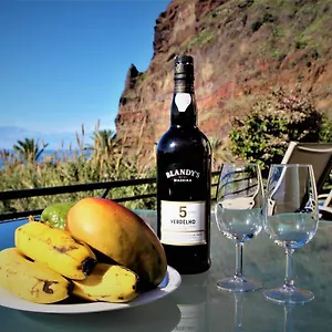 https://sunset-sea-breeze.madeira-islandshotels.com